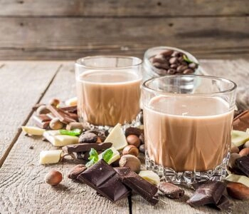 letný cokoládový likér: osviezujúci prídavok do koktailov a ľadovej kávy