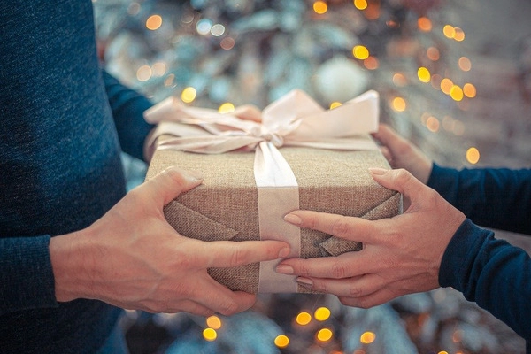 originálne nápady na silvestrovské darceky ktoré rozziaria vás silvester