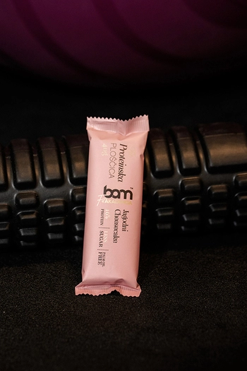 Proteínová tyčinka so sladidlom, jahodový cheesecake