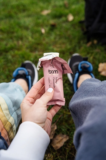 Proteínová tyčinka so sladidlom, jahodový cheesecake