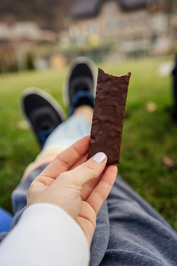 Proteínová tyčinka, dvojitá tmavá čokoláda