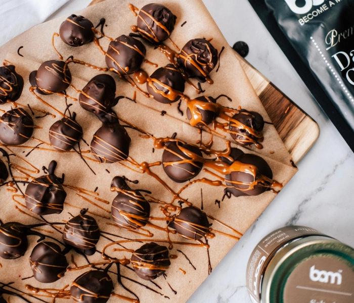 malinový snack s horkou cokoládou