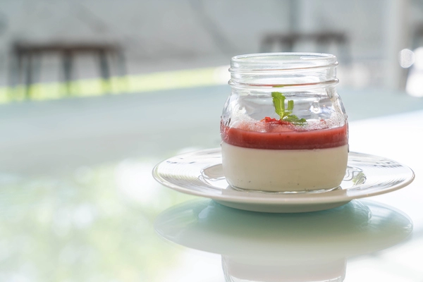 panna cotta s ceresňovou a zázvorovou omáckou