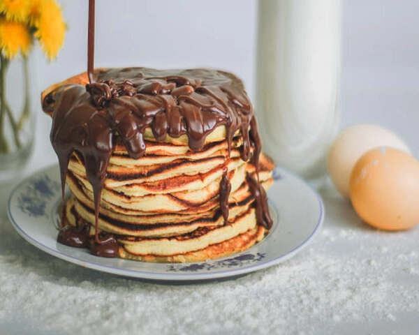 palacinky s kúskami cokolády