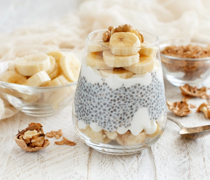 fit chia puding s banánom