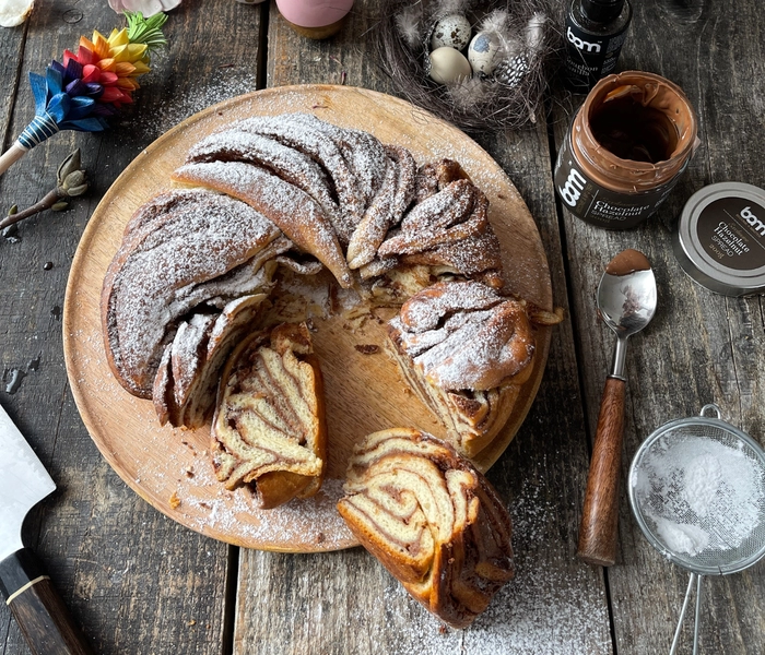 veľkonocná babka s cokoládovo-orieskovou nátierkou