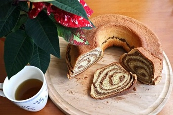 Čokoládová potica s lieskovými orieškami
