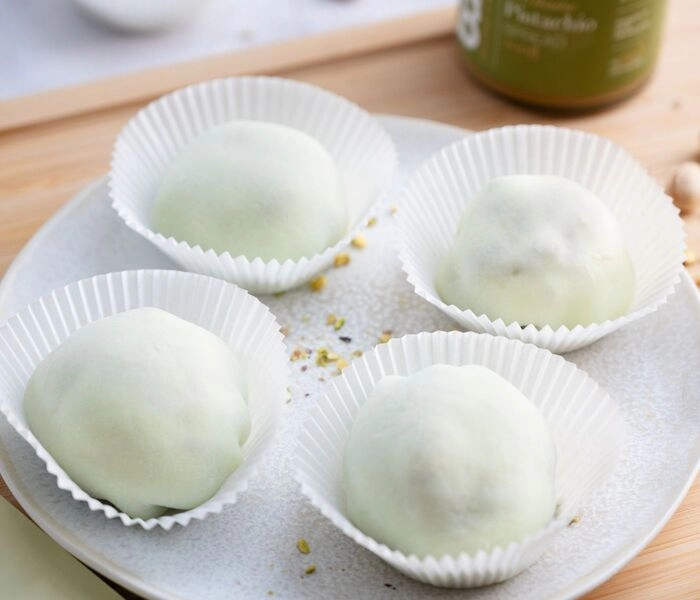 zmrzlinové mochi s pistáciovou nátierkou bam