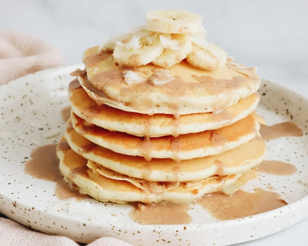 americké palacinky s banánom